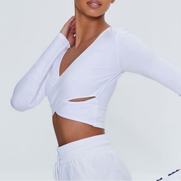 White Active Seamless Criss Cross Crop Top - Picture 11 of 12